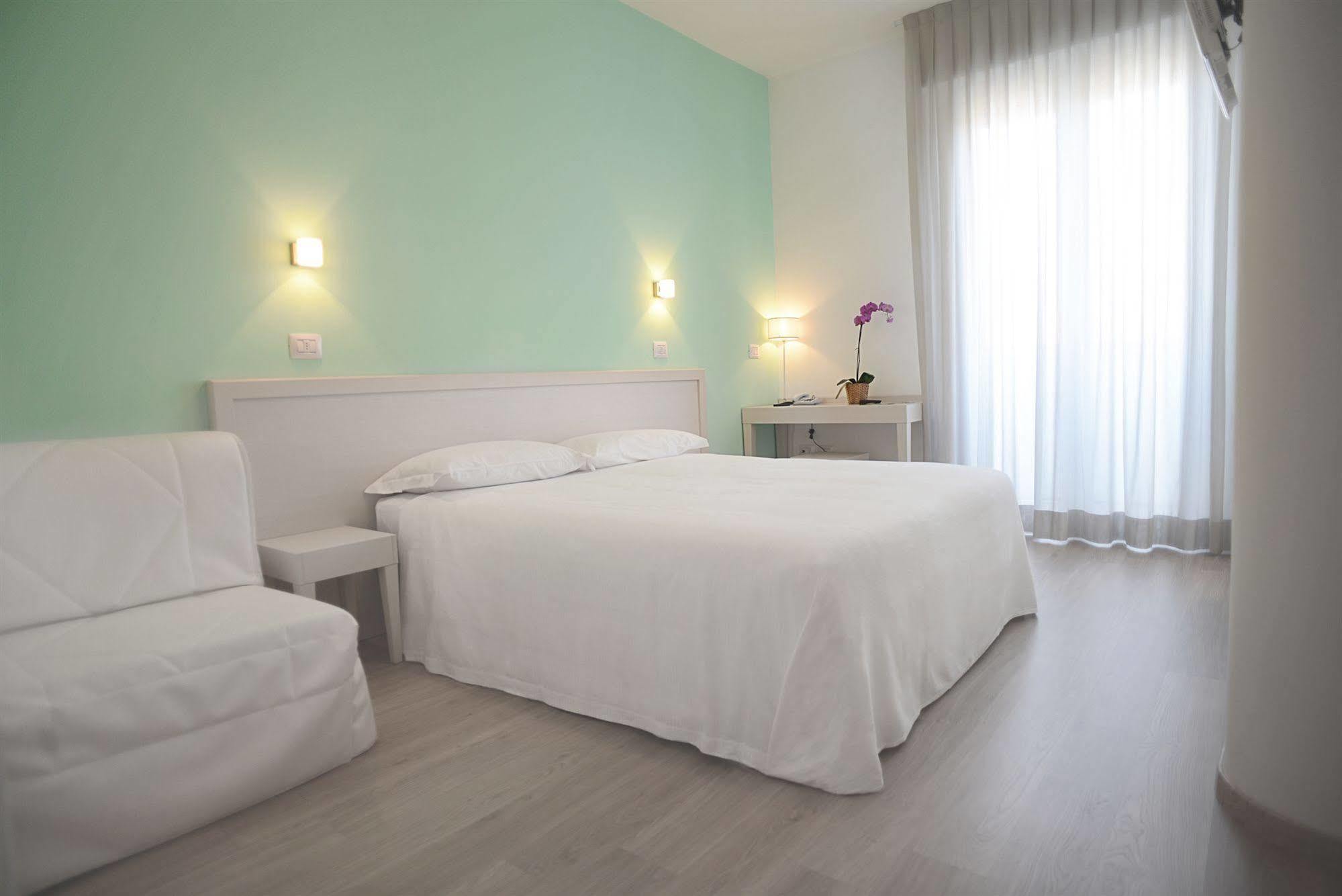 צ'סנטיקו Maree Hotel מראה חיצוני תמונה