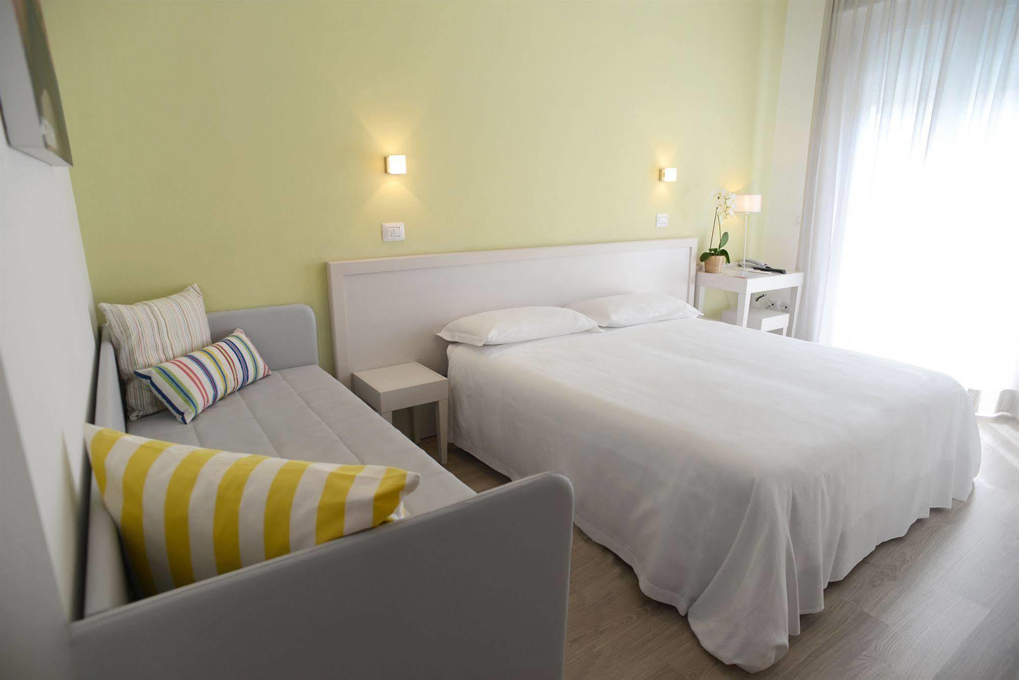 צ'סנטיקו Maree Hotel מראה חיצוני תמונה