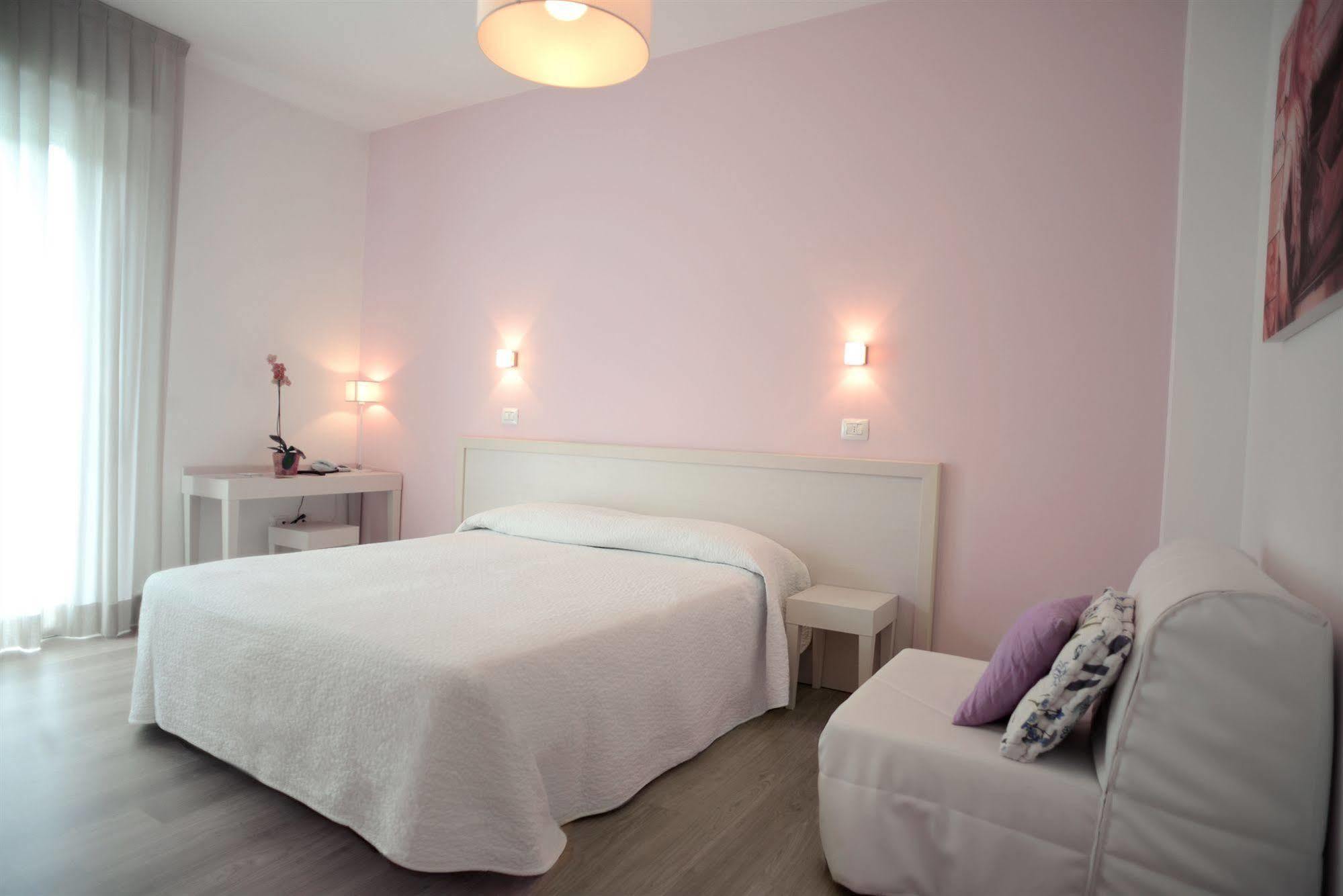 צ'סנטיקו Maree Hotel מראה חיצוני תמונה